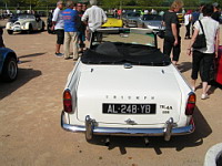 Triumph TR4A IRS, de 1965-1967 (photo prise a Amberieux, 08-2012) (1)